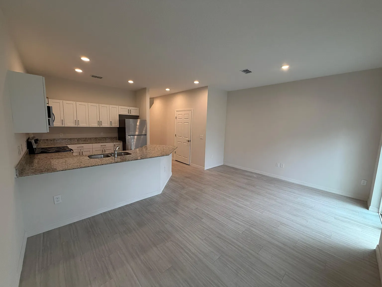 2124 Penny Ln — Photo 4