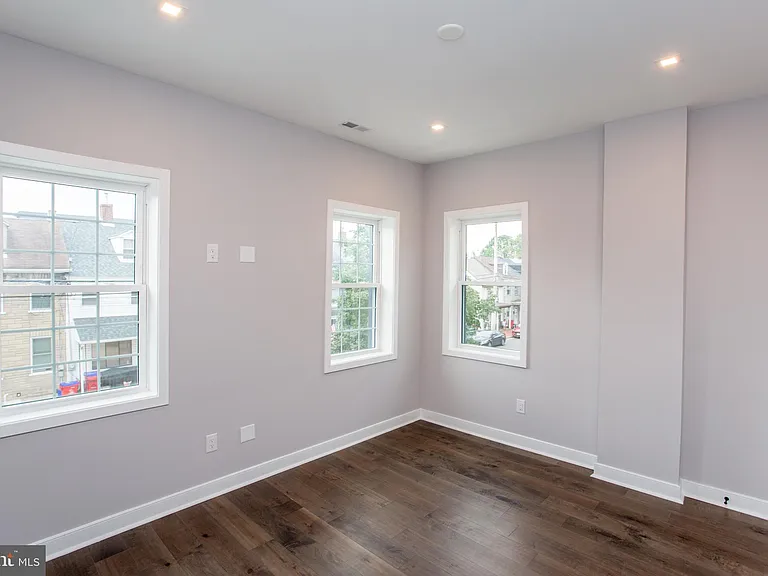 327 Wood St — Photo 55