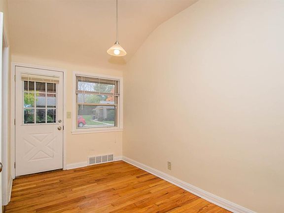 4th image of 2816 Pittsfield Blvd