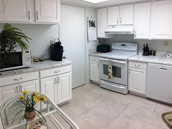 2nd image of 7400 Sun Island Dr #605
