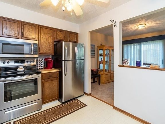 5th image of 4757 Woodland Ave Unit 8