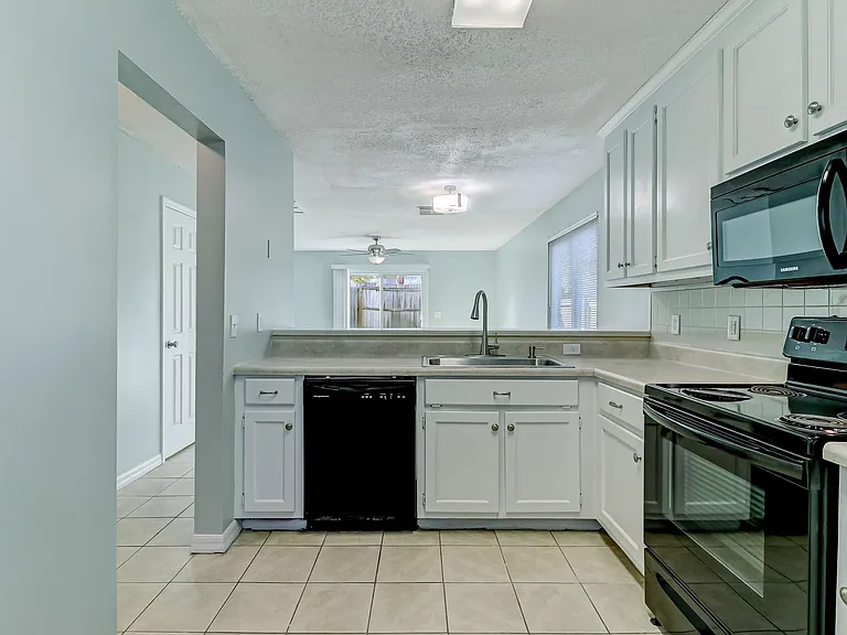 833 Mary St #B — Photo 7