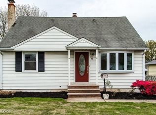 15 Hull Dr, Edison, NJ 08817