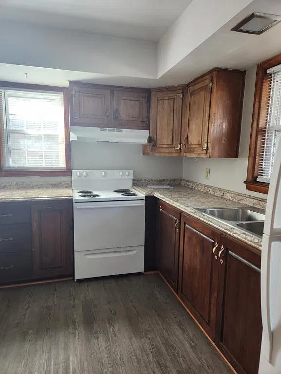 2459 Pine Avenue — Photo 4