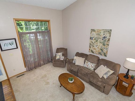 3rd image of 3237 Meadow Brook Pl