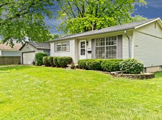 1430 Eastwood Dr, Aurora, IL 60506