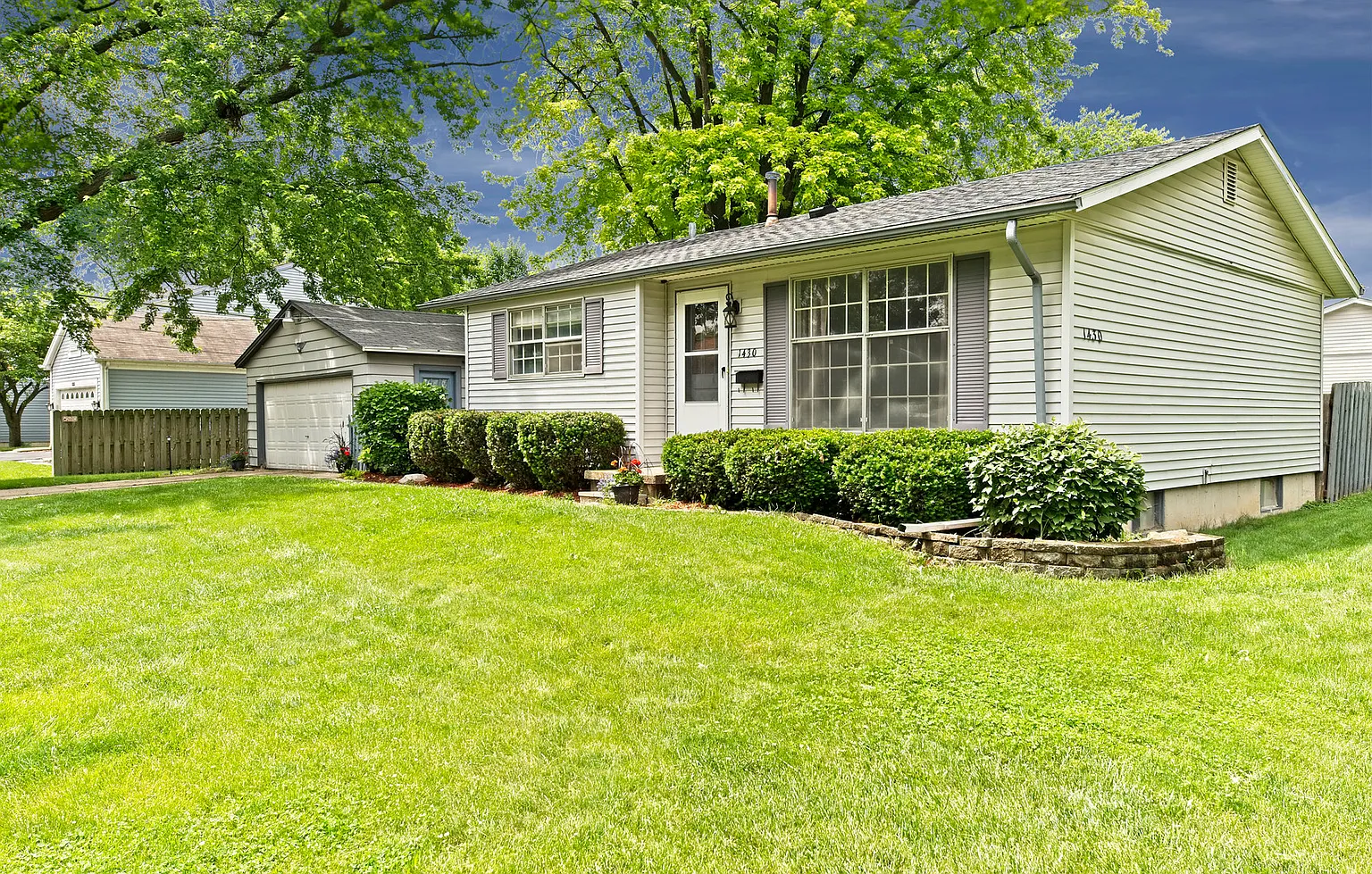 1430 Eastwood Dr photo 1