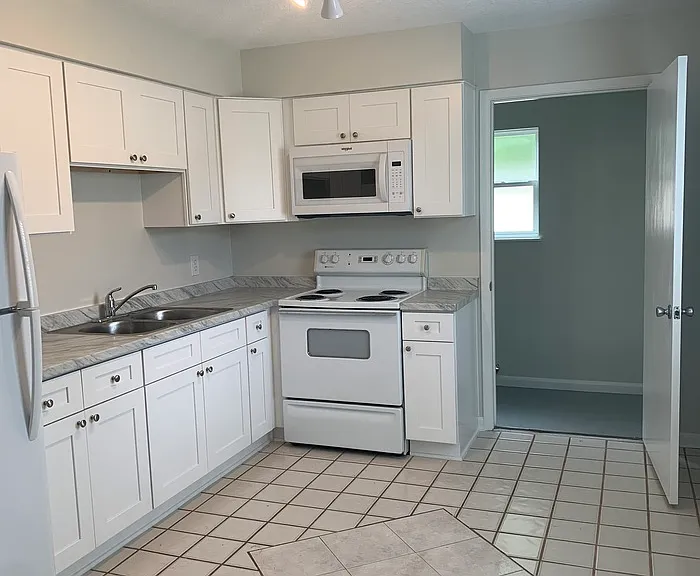 290 Floridian Ave #A — Photo 6