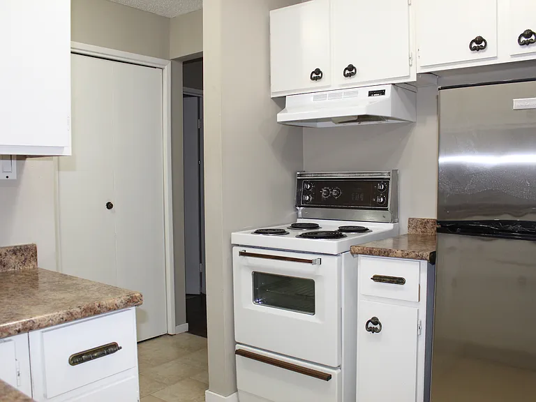 937 Northumberland Ave — Photo 8
