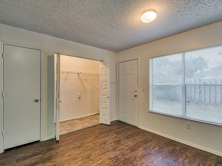 Pinewood Pointe — Photo 9