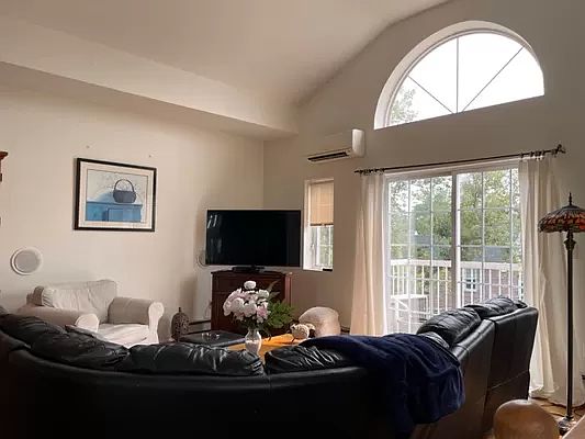 5th image of 2073 E 38th St #3