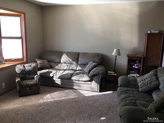 3rd image of 1227 E Wayne Ave