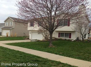 2752 Arrowhead Dr, Bloomington, IL