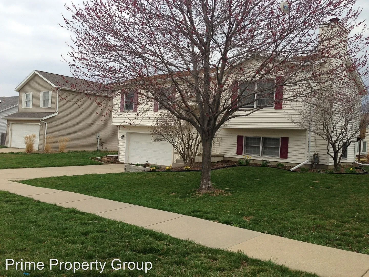 2752 Arrowhead Dr photo 1