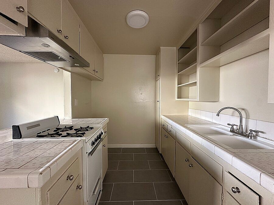 1st image of 1831 Grant Ave APT 4
