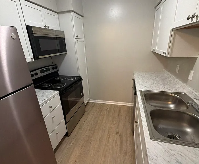 429 S Sycamore St #8 — Photo 1
