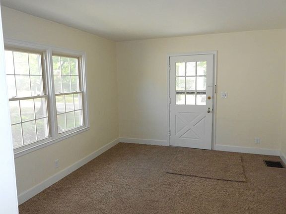 5th image of 2325 Hawthorne Ave