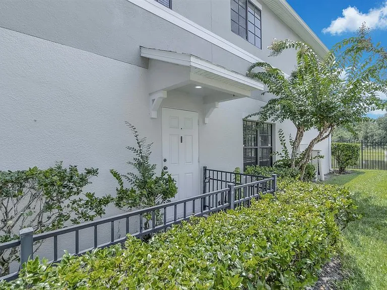 4210 Windsor Lake Cir — Photo 35