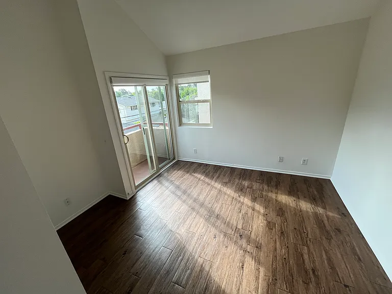 2532 S Centinela Ave #7 — Photo 8