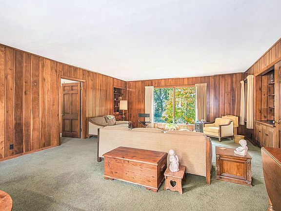 3rd image of 2401 Broadmoor Dr