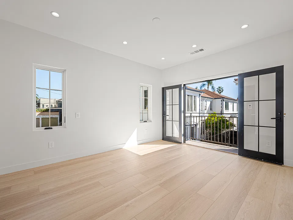 441 3/4 N Sierra Bonita Ave