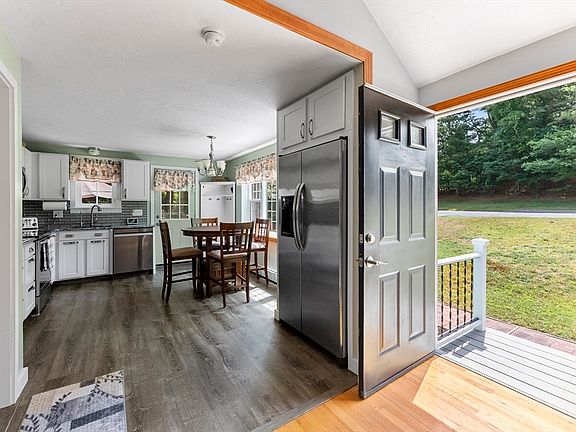 4th image of 33 Old Mill Ln