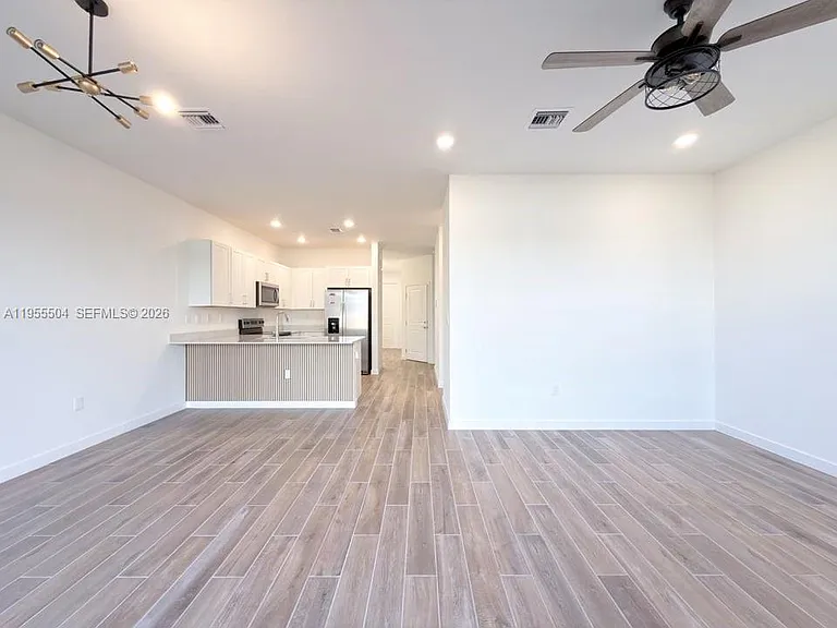 184 NE 13th Ter #0 — Photo 9