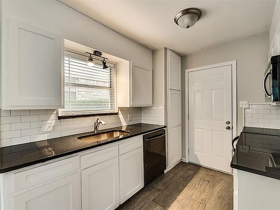 4th image of 625 Bridle Ave