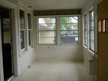 2nd image of 515 W 2nd St