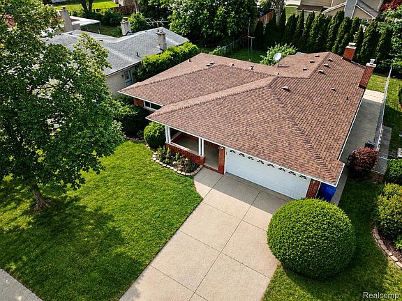 3rd image of 2253 Bernice Ave