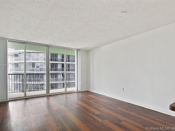 5th image of 1752 N Bayshore Dr #20N