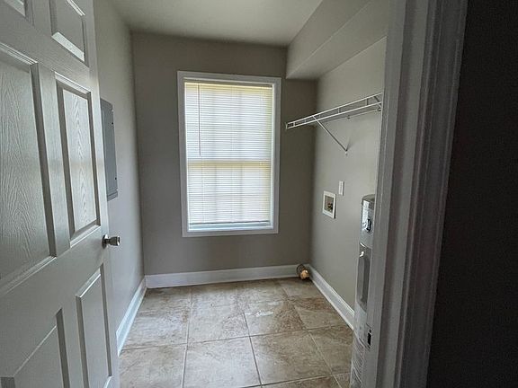 5th image of 845 W Madison St #28