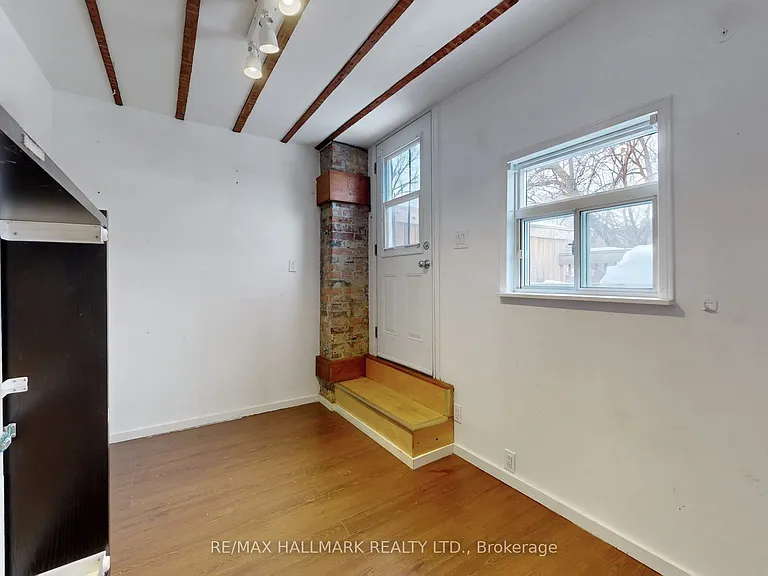 557 Parliament St #1 — Photo 11