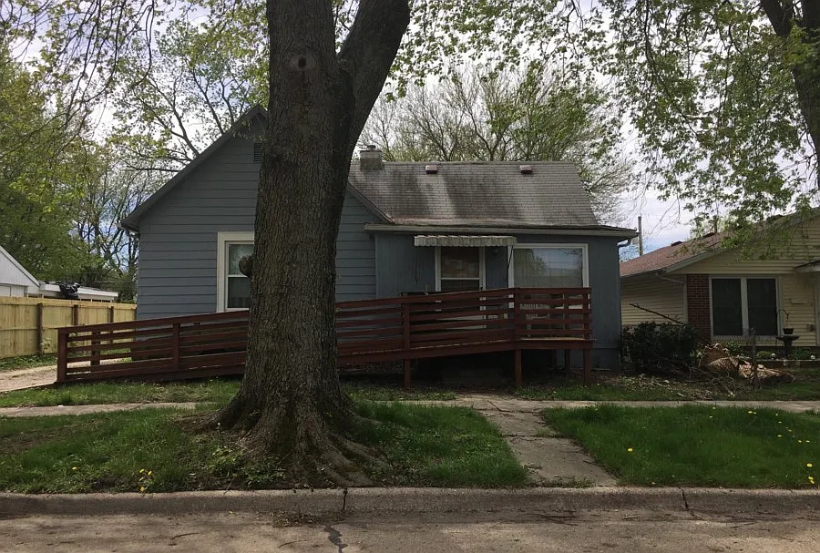 409 E Eureka St photo 1