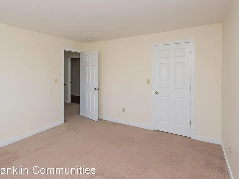 Rosewood Condominiums — Photo 11