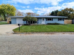 714 Frost Dr, Bay City, MI 48706