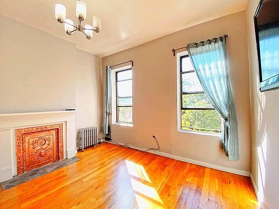 3rd image of 79 Underhill Ave APT 4R