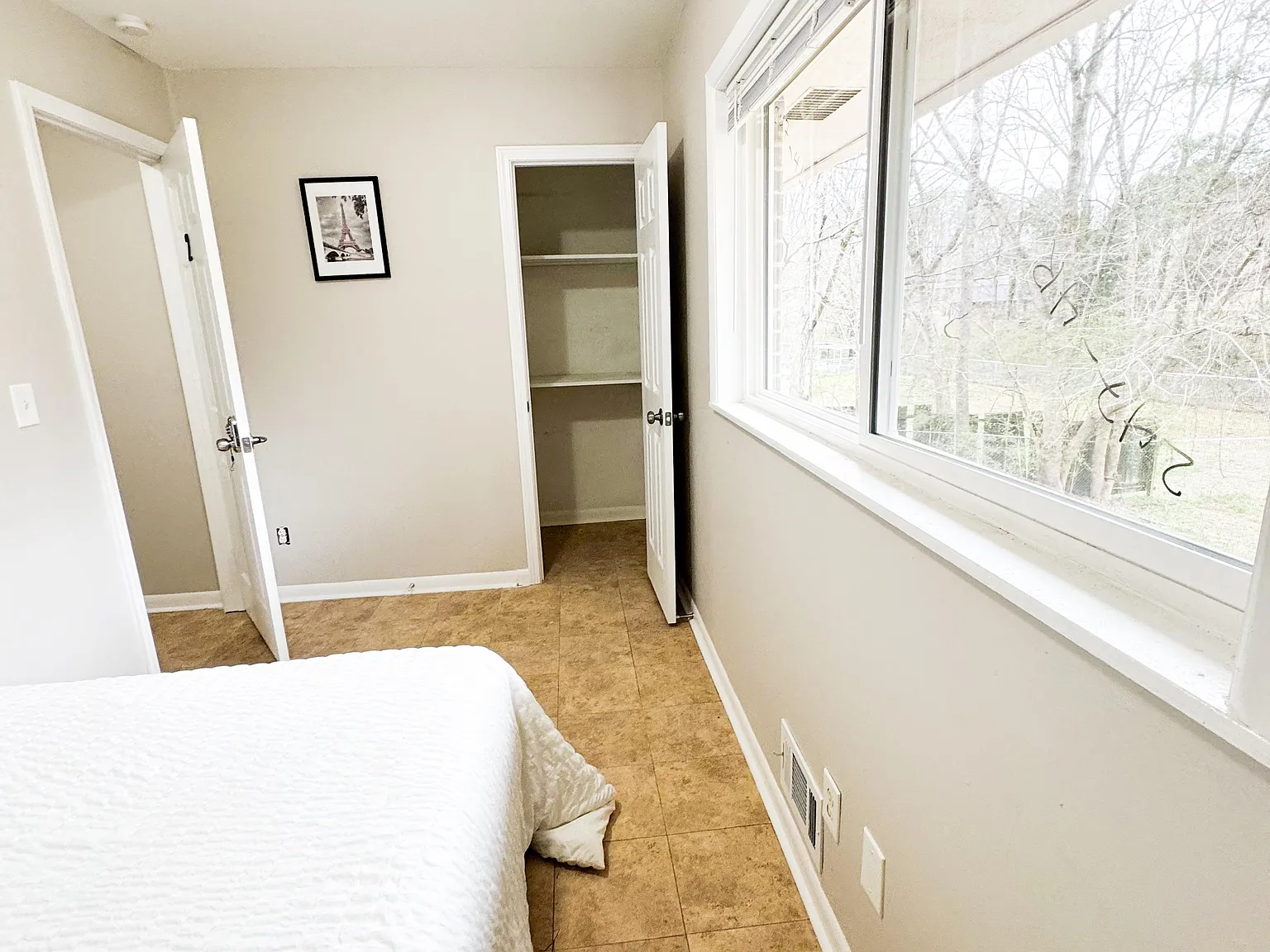 4 bed, 4.0 bath, 2200 sqft, $702 — Photo 3
