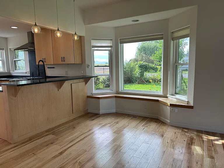 427 Edwards Dr — Photo 7