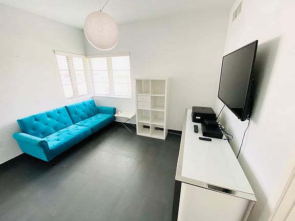 3rd image of 1602 Euclid Ave #104
