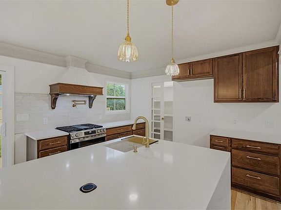 3rd image of 5806 W 75th St