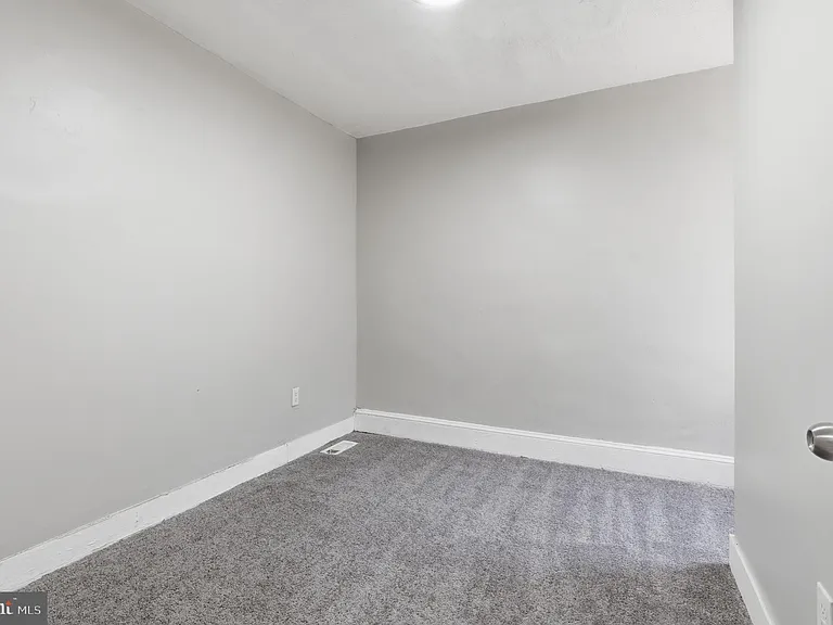 3906 N Delhi St — Photo 8