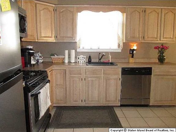 3rd image of 95 Braisted Ave
