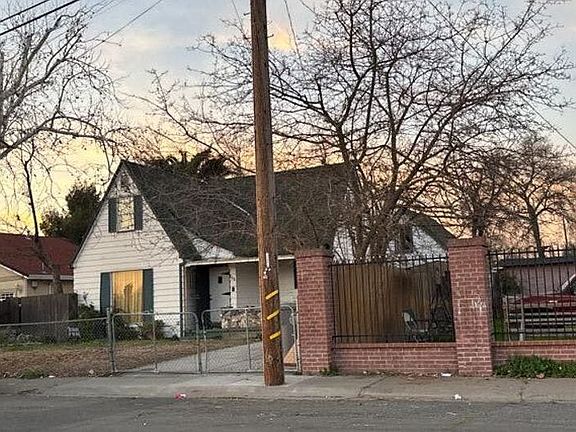 2nd image of 809 Lampasas Ave