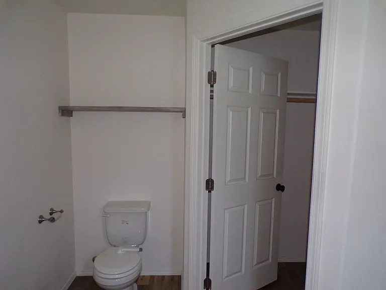 2812 Athens Ct — Photo 10