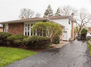 9052 N Grace Ave, Niles, IL 60714
