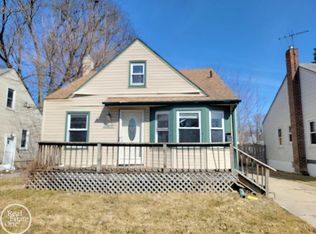 19645 Kingsville St, Harper Woods, MI 48225