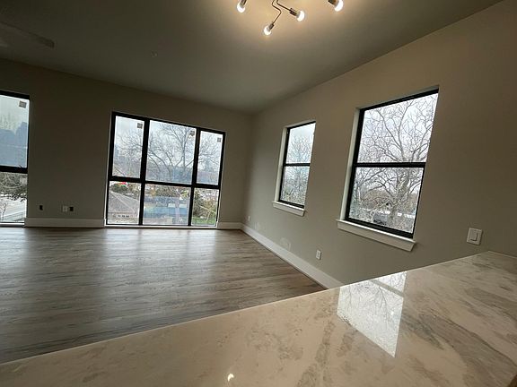 4th image of 2727 Houston Ave #206
