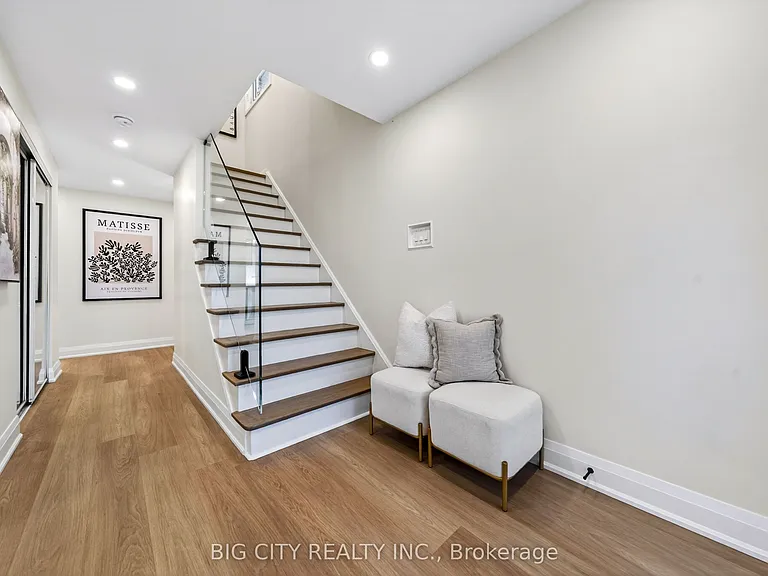 26 Carondale Cres — Photo 23