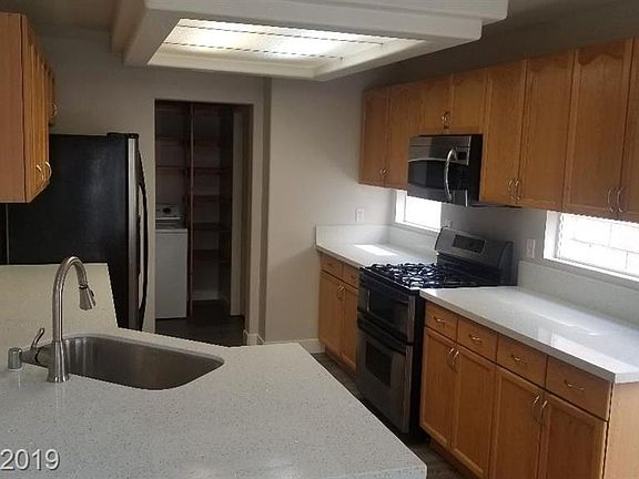5th image of 8849 Cornwall Glen Ave